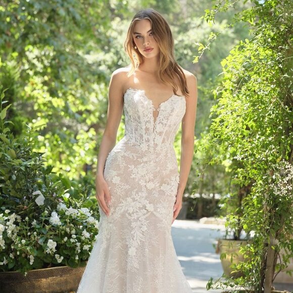 New Strapless Floral Lace Embellished Wedding Gown w/ Sweeping Train CD WL072 - Picture 3 of 13